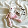 Kuscheltier-der-Schlafender-Hase-rosa